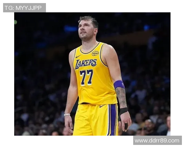 东契奇41+9+6刷新NBA神迹，里夫斯25分艾顿连场暴走，湖人擒雄鹿