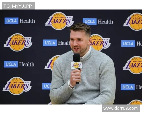 东契奇伤退！快船打爆湖人！祖巴茨被詹姆斯垫脚